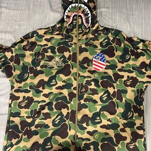 Stylish Camouflage Zip-Up Jacket